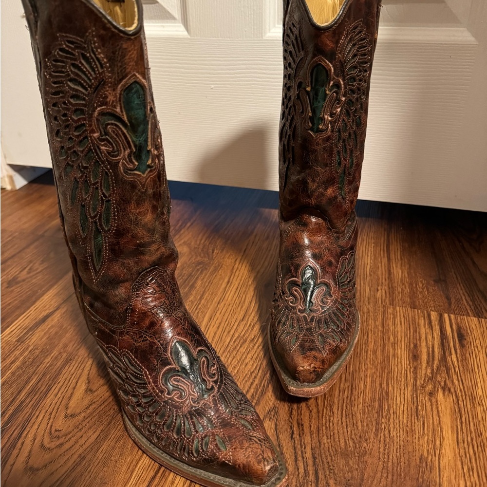 Corral boots
